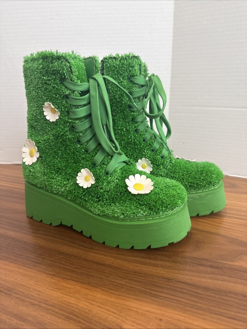 DOLLS KILL Delia's Always Greener Combat boots DAISY Women’s sz 9M Rare grass